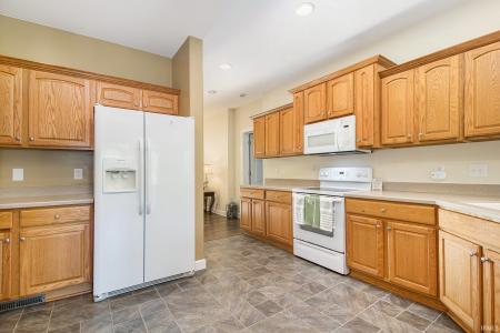 611 Claudia Lane, Middlebury, Indiana 46540, USA