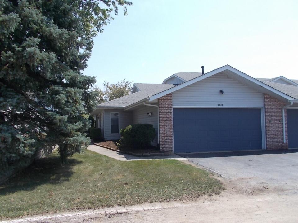2559 Oakwood Drive, Crown Point, Indiana 46307, USA