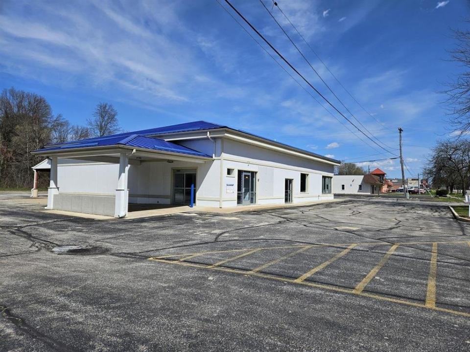 2706 N Saginaw, Midland, Michigan 48640