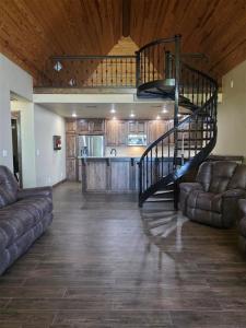 23 Hicks Mountain Road, Lone Wolf, Oklahoma 73655