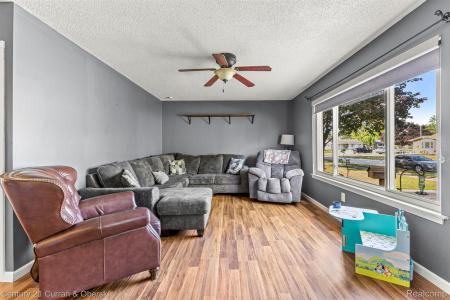 15449 Collins Street, Romulus, Michigan 48174, USA