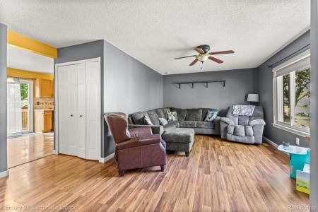 15449 Collins Street, Romulus, Michigan 48174, USA