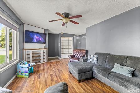 15449 Collins Street, Romulus, Michigan 48174, USA