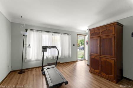 2642 Longmeadow Drive, Trenton, Michigan 48183, USA
