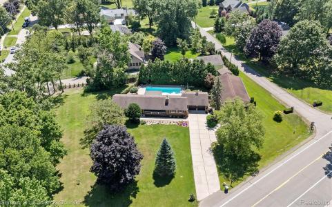 46455 W Ann Arbor Trail, Plymouth, Michigan 48170, États-Unis