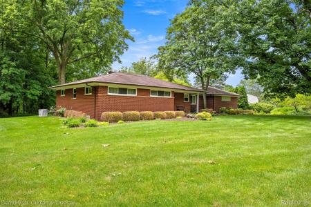 35209 Dewberry Street, Farmington Hills, Michigan 48331, Estados Unidos