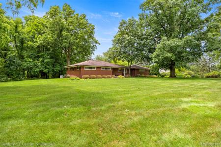 35209 Dewberry Street, Farmington Hills, Michigan 48331, Estados Unidos