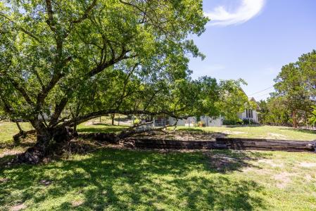 1503 Nixon Lane, Kerrville, Texas 78028, USA