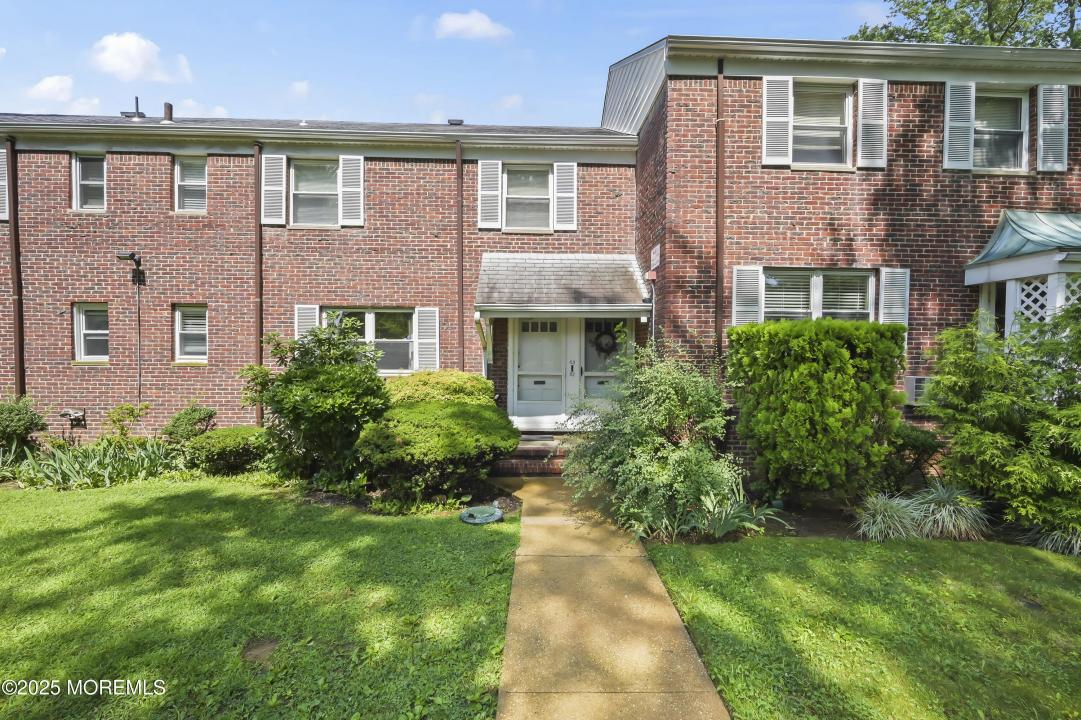 82 Manor Drive, Red Bank, New Jersey 07701, USA