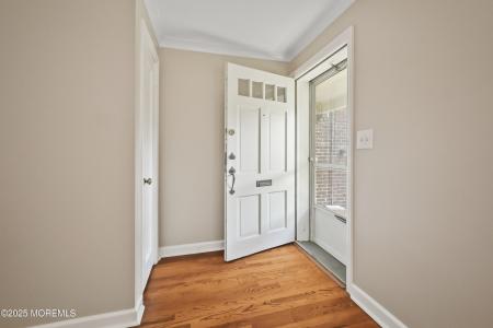 82 Manor Drive, Red Bank, New Jersey 07701, USA