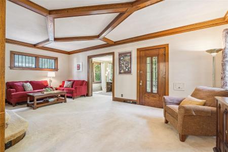 1242 37th Street, Des Moines, Iowa 50311, USA