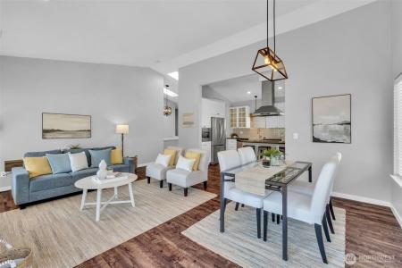 20901 Cypress Way #11, Lynnwood, 华盛顿州 98036, 美国