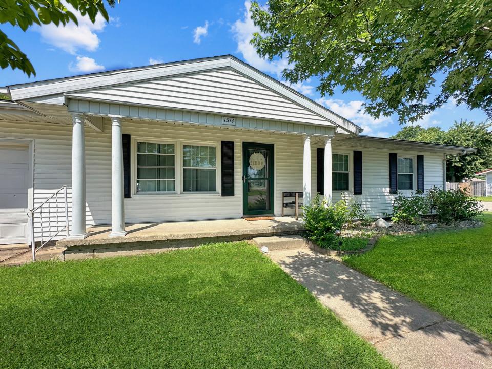 1314 Meadow Pl, Marshall, Illinois 62441, USA