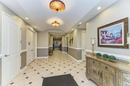 1210 N Foxdale Drive , 105, Addison, 伊利诺斯州 60101, 美国