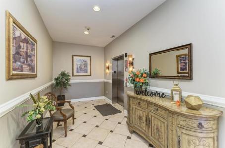 1210 N Foxdale Drive , 105, Addison, 伊利诺斯州 60101, 美国