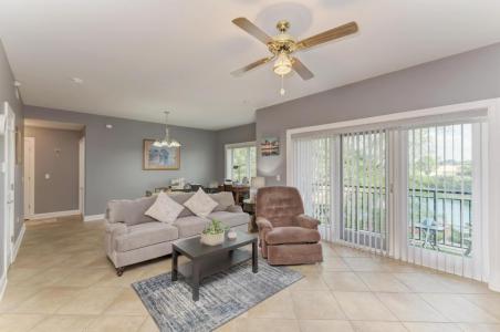 1210 N Foxdale Drive , 105, Addison, 伊利诺斯州 60101, 美国