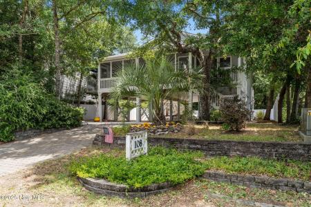 108 SW 28th St Street, Oak Island, Северная Каролина 28465, Соединенные Штаты