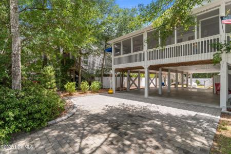 108 SW 28th St Street, Oak Island, Северная Каролина 28465, Соединенные Штаты