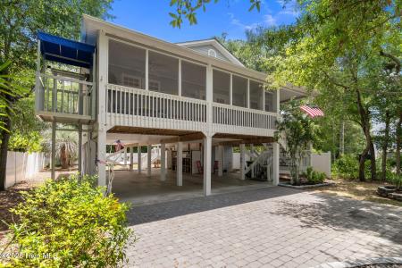 108 SW 28th St Street, Oak Island, Северная Каролина 28465, Соединенные Штаты