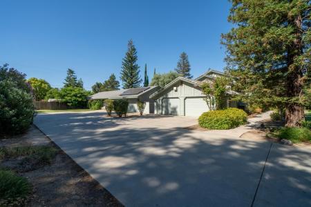41268 Adobe Way, Madera, California 93636, USA
