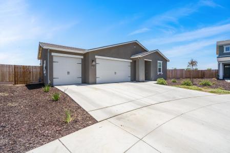 14300 Shady Tree Court, Bakersfield, California 93314, USA