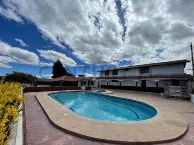 Calle Luis Pallares y Pasaje D Barrio San Vicente S/N, Quito, Pichincha 00001, Ecuador