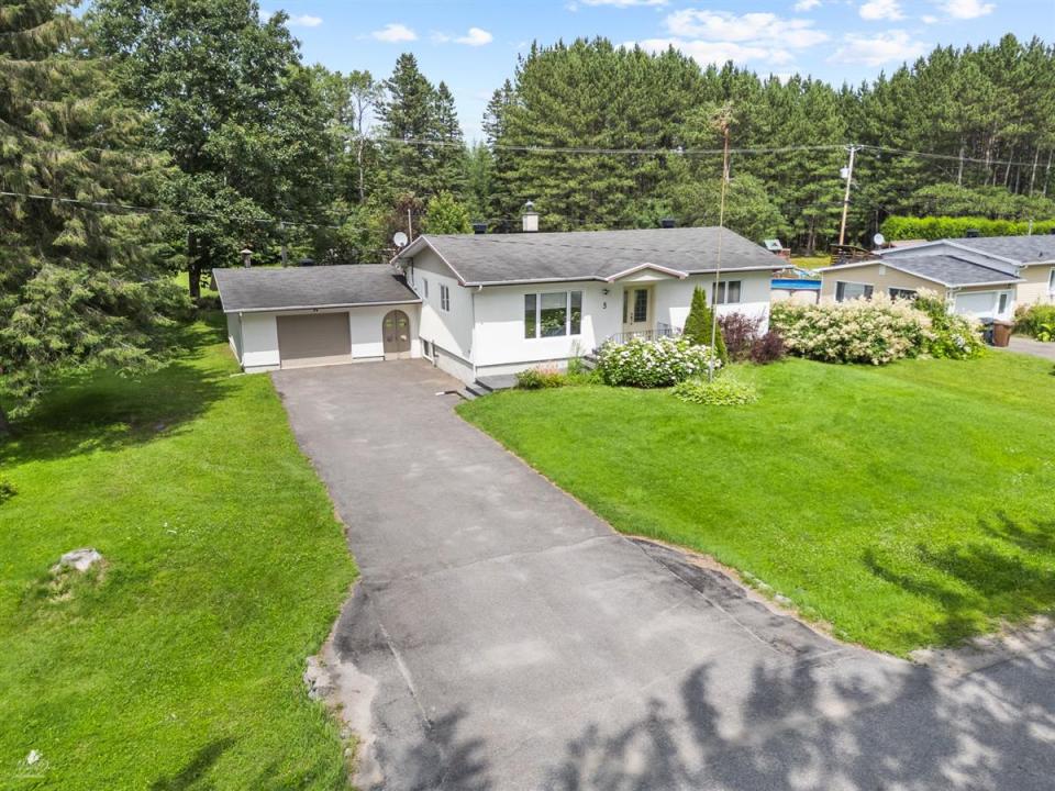5  Rue Birch, Shannon, Quebec G0A 4N1, Canadá