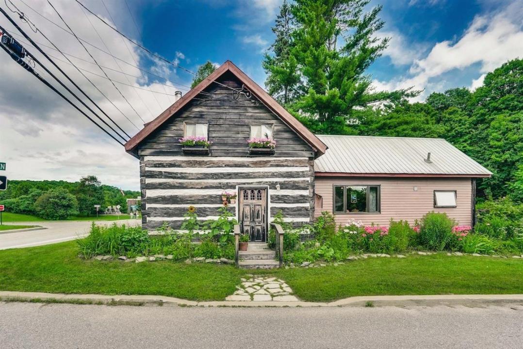 22  Ch. Scott, Chelsea, Quebec J9B 1R5, Canadá