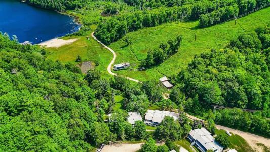 22  Rue des Condos, Lac-Sainte-Marie, Quebec J0X 1Z0, Canadá