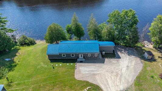 29  Ch. Farrell, Portage-du-Fort, Quebec J0X 2T0, Canada