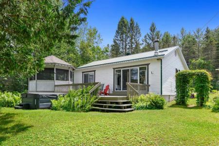 9  Ch. Lac-Lacroix S., Messines, Quebec J0X 2J0, CANADÁ