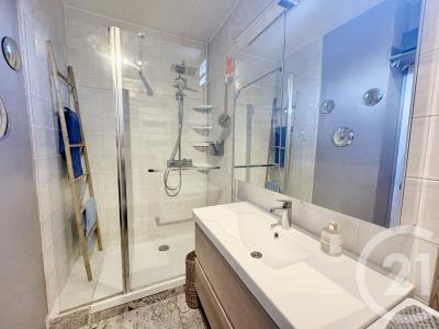 Suresnes, Île-de-France 92150, França