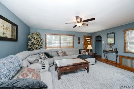 212 Beechwood Street, Johnstown, Pensylwania 15904, USA