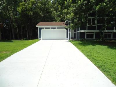 8205 Queen Avenue N, Brooklyn Park, Minnesota 55444, USA