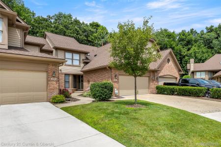 5357 Royal Vale Lane, Dearborn, Michigan 48126, USA