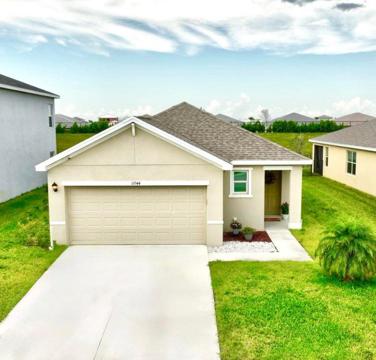 11044 SW Vasari Way, Port Saint Lucie, Florida 34987