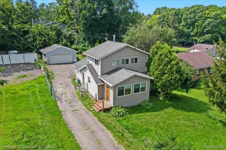 10274 9 Mile Road, Green Oak Township, Michigan 48189, USA