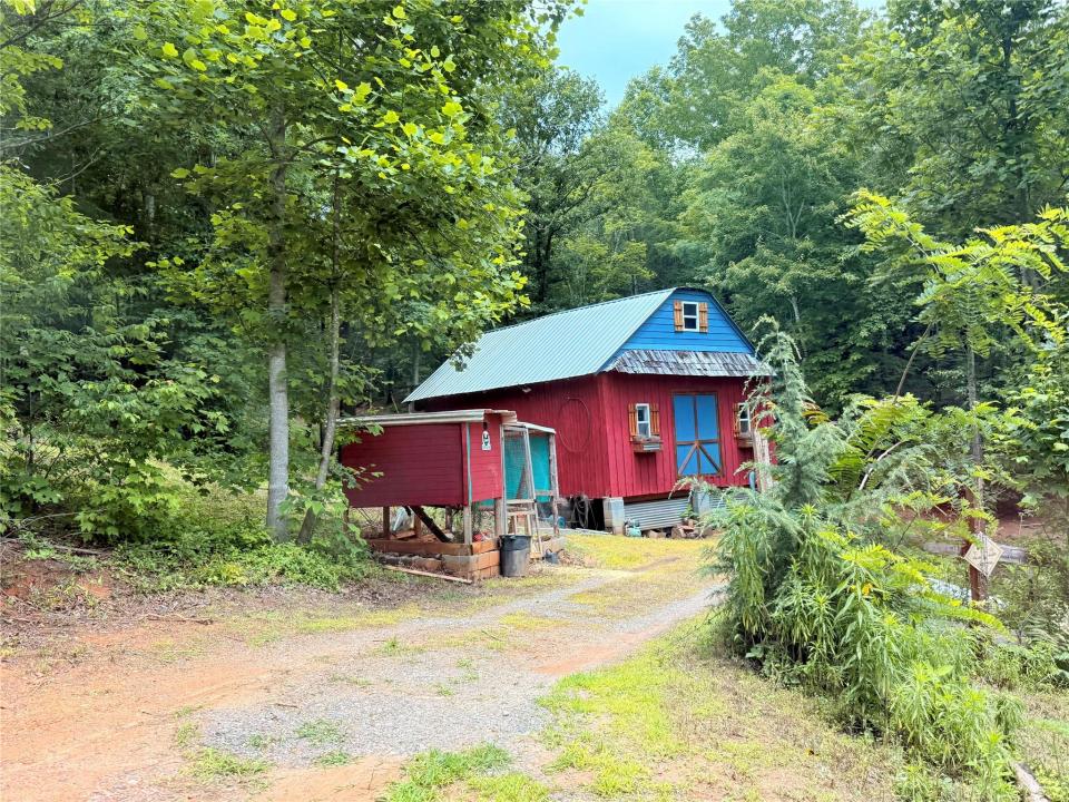 1318 Laughter Road, Mill Spring, North Carolina 28756