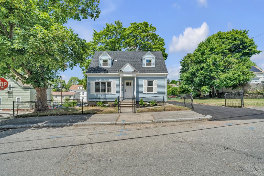 38 Juniper Street, East Providence, Rhode Island 02914, USA