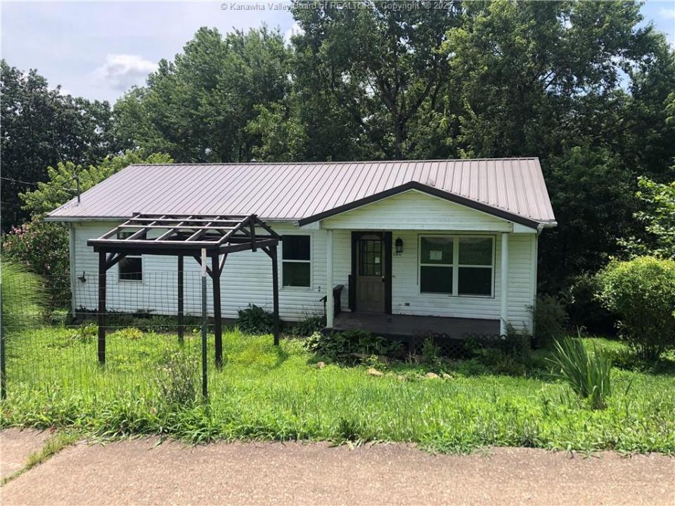 180 Oak Addition Drive, Spencer, West Virginia 25276