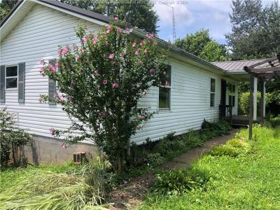 180 Oak Addition Drive, Spencer, West Virginia 25276
