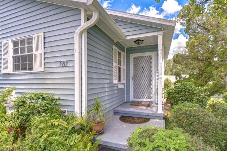 5912 Newberry Court, Zephyrhills, Florida 33542