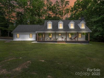 213 Raintree Drive, Hendersonville, Caroline Du Nord 28791, États-Unis