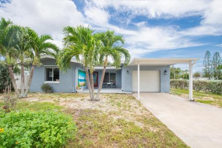 15814 3rd St E, Redington Beach, Florida 33708, USA