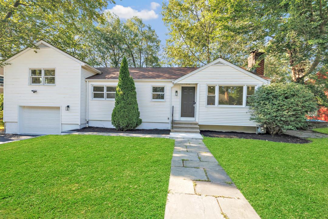 420 Lakeside Drive , Bridgeport, Connecticut 06606, USA