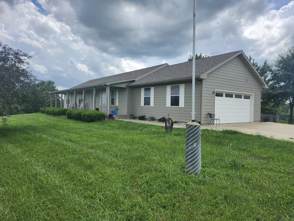 30422 Crescent Hill Road, Paola, Kansas 66071, USA