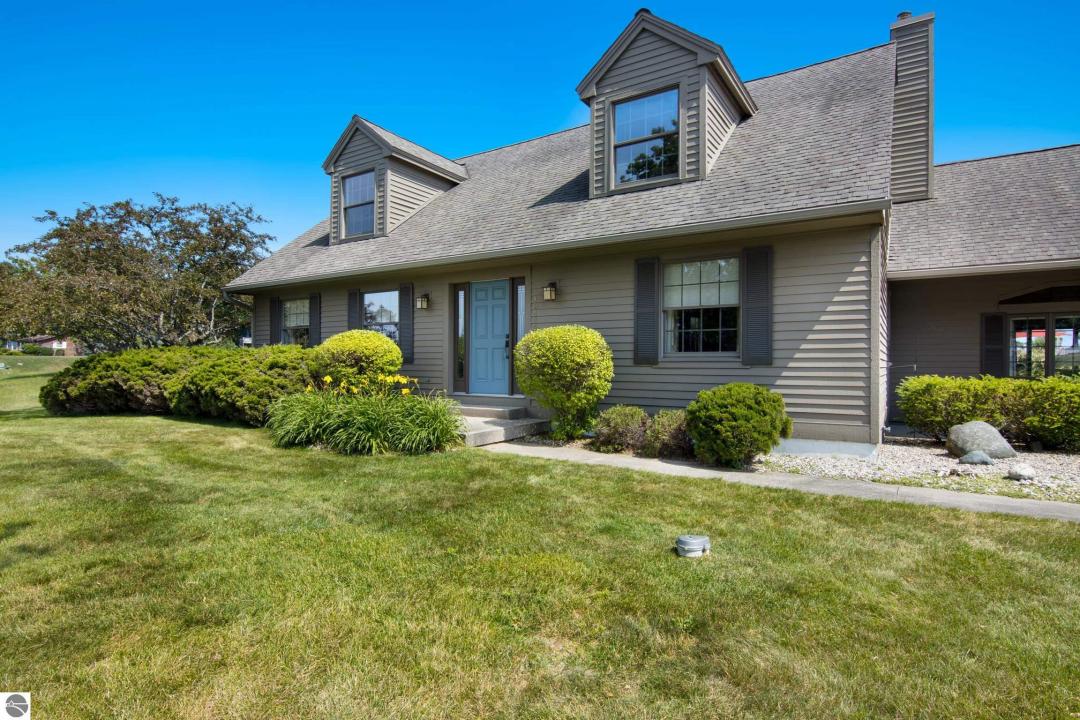 10404 Warren Drive, Traverse City, Michigan 49686, USA