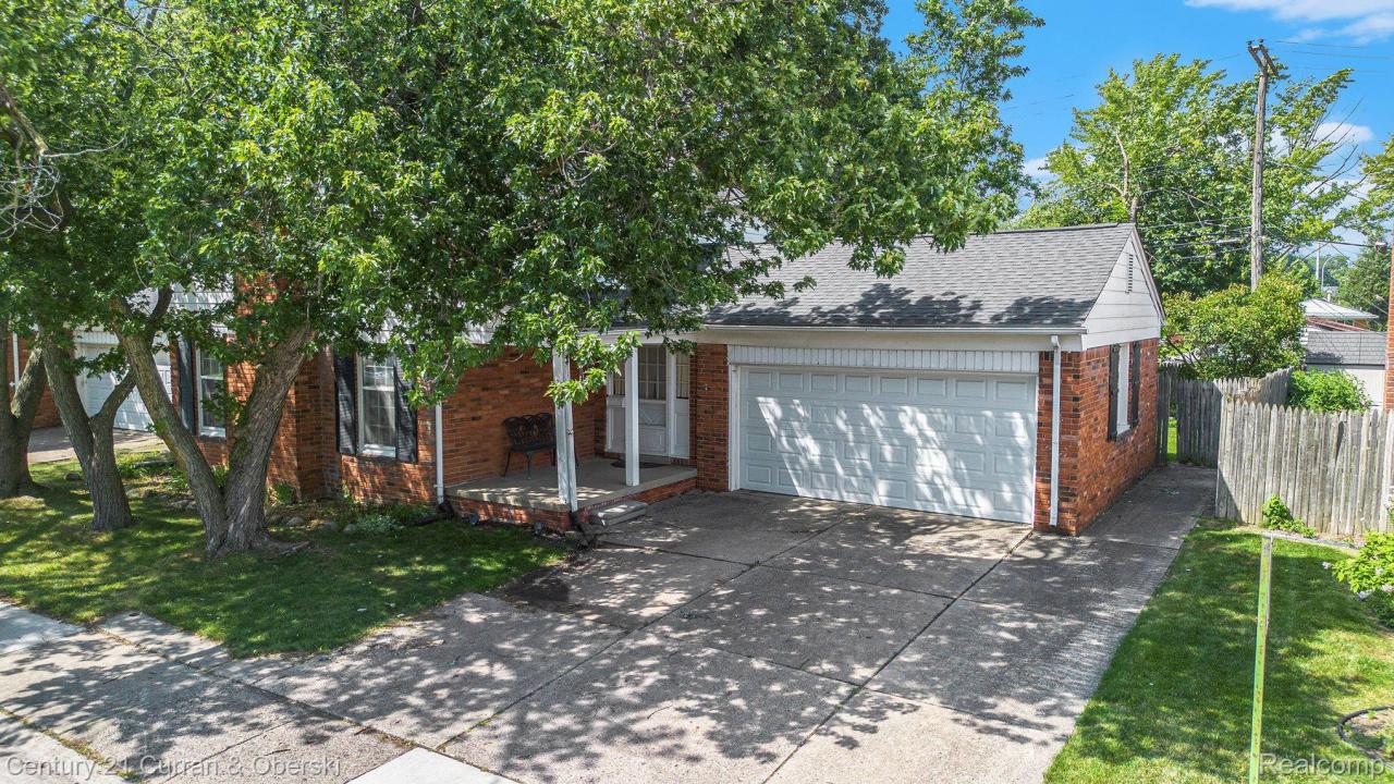 20643 Danbury Lane, Harper Woods, Michigan 48225