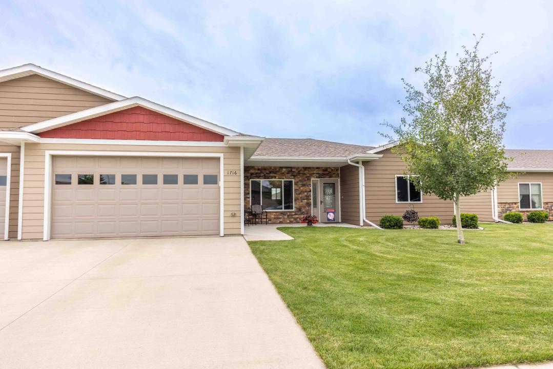 1716 Miller Lane, Aberdeen, South Dakota 57401