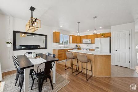 975 W FOXBORO DR, North Salt Lake, יוטה 84054, ארצות הברית של אמריקה